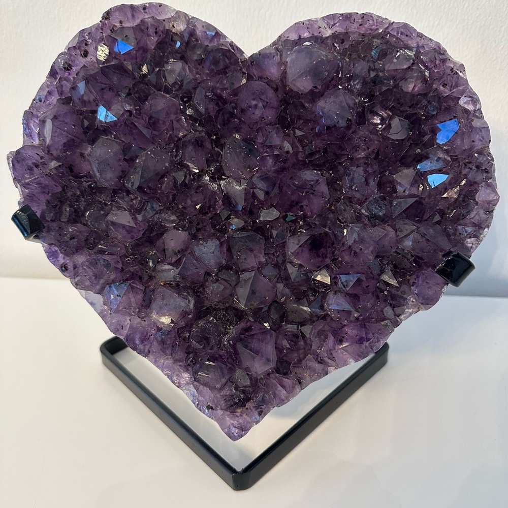 BNWT Heart-Shaped Amethyst Crystal Geode with custom stand 10.5 x 9.5